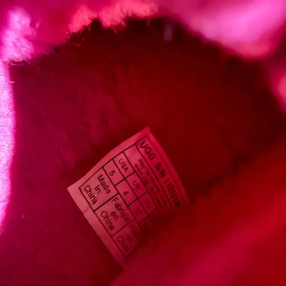 Ugg Girls Pink Quilted Shoes size 5 - Picture 5 of 5